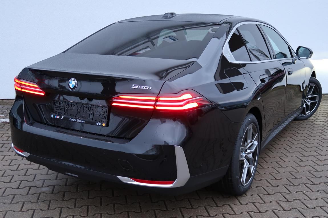 BMW Řada 5, 520i - fotka 3