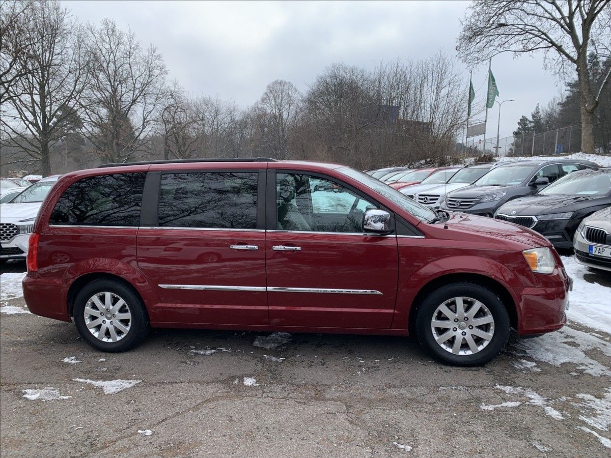 Chrysler Town & Country, 3,6 i V6 7.MÍST - fotka 4