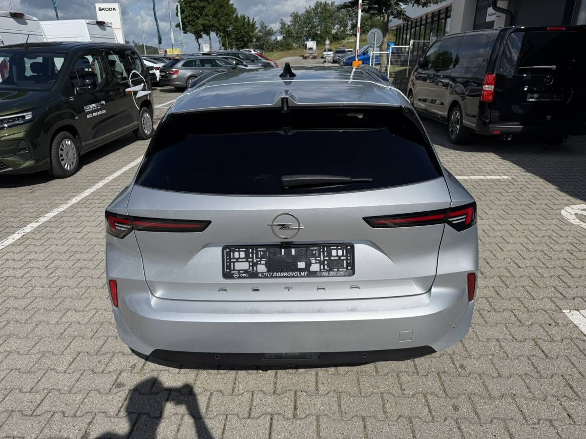 Opel Astra, Edition ST 1.2 TURBO (96kW/130 - fotka 4