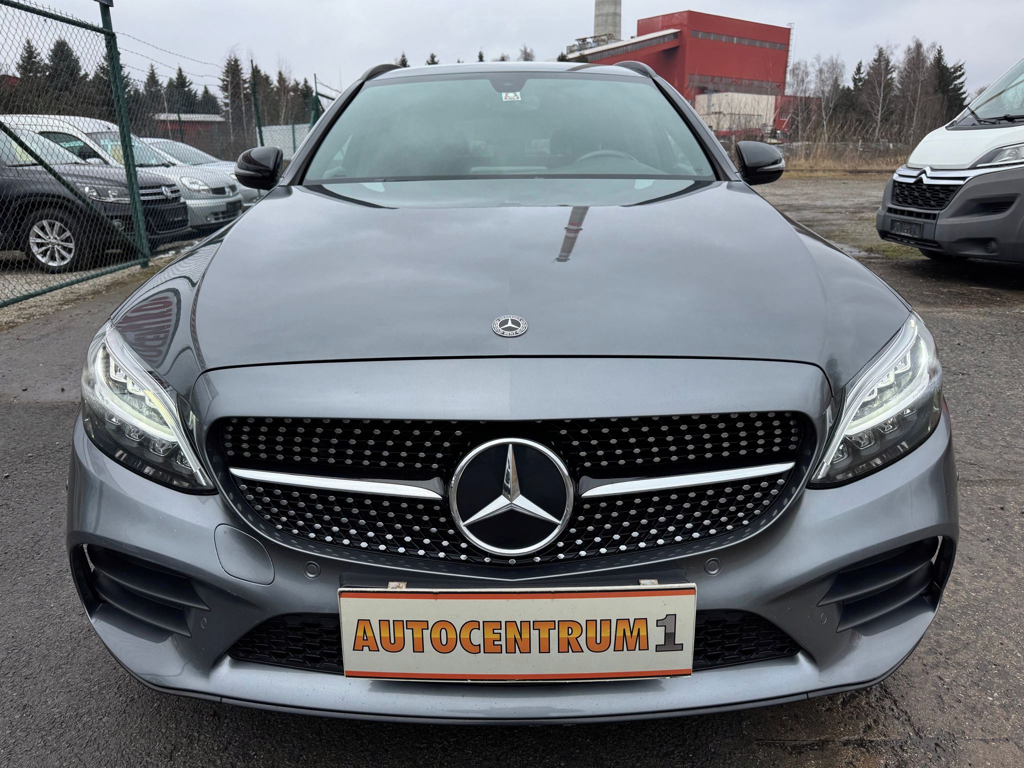 Mercedes-Benz Třídy C, C 220 CDi AMG LINE 143kW AUT - fotka 2