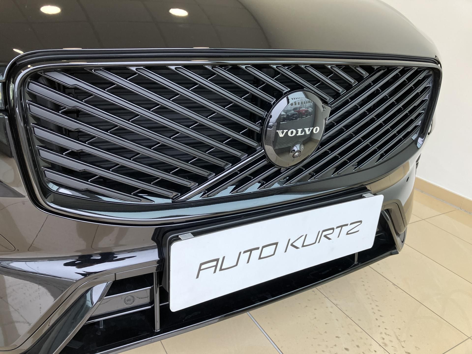 Volvo XC60, T6 AWD Black Edition Plus AT8 - fotka 3