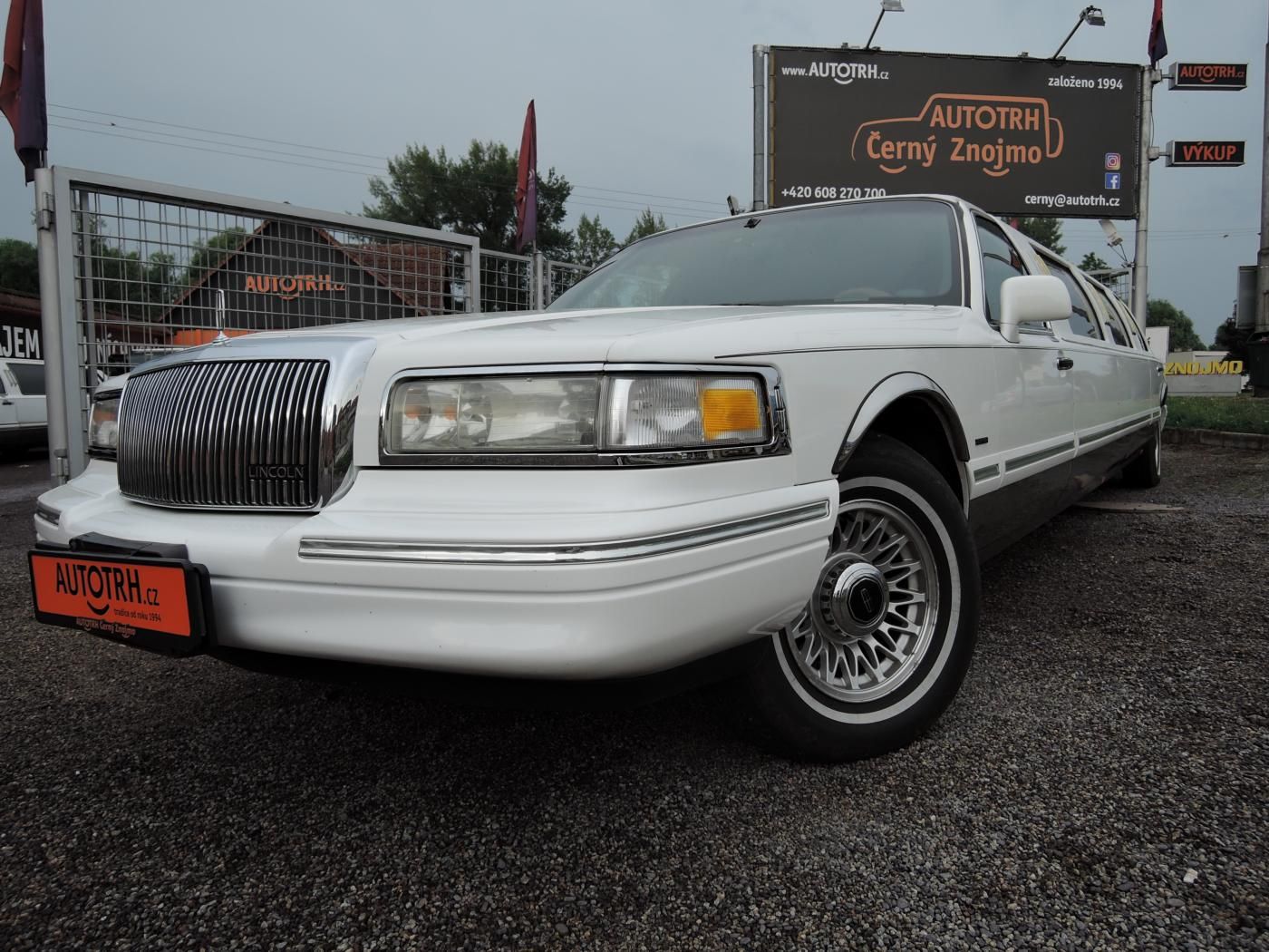 Lincoln Town Car, 4,6 Limuzína 9.m Pronájem - fotka 2