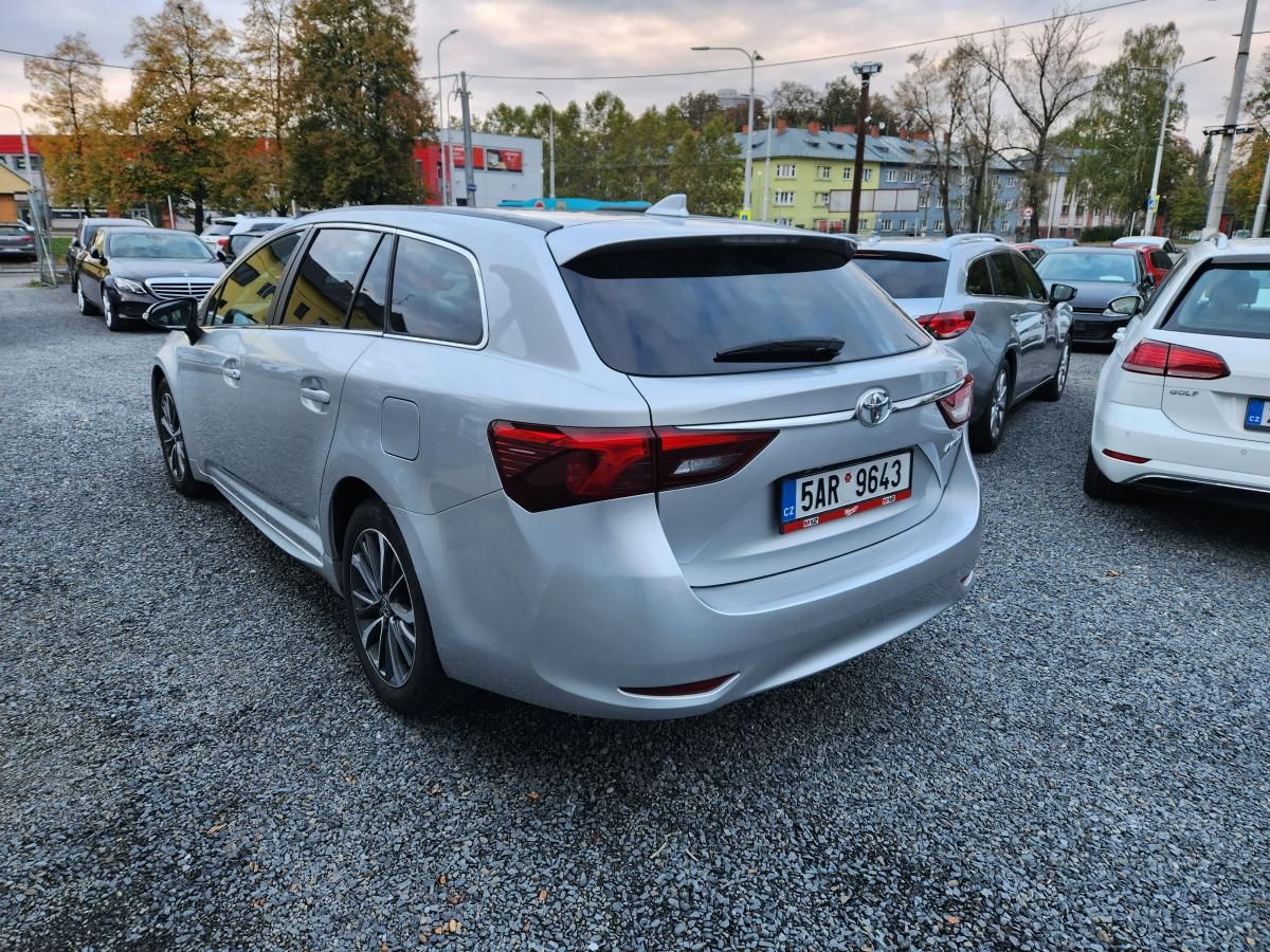 Toyota Avensis, 2.0 D-4D Navi Kamera - fotka 3