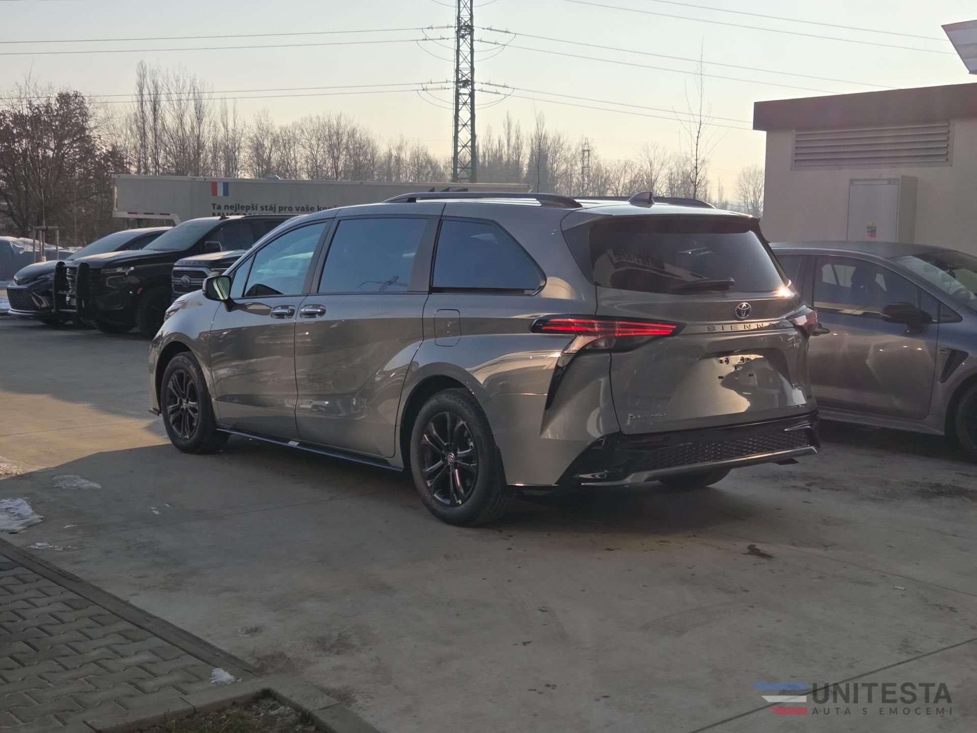 Toyota Sienna, TOYOTA SIENNA XSE HYBRID 7 pas - fotka 5