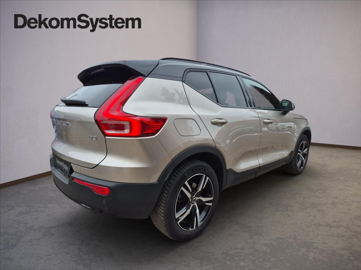 Volvo XC40, 2,0 B3 Plus Dark - fotka 3