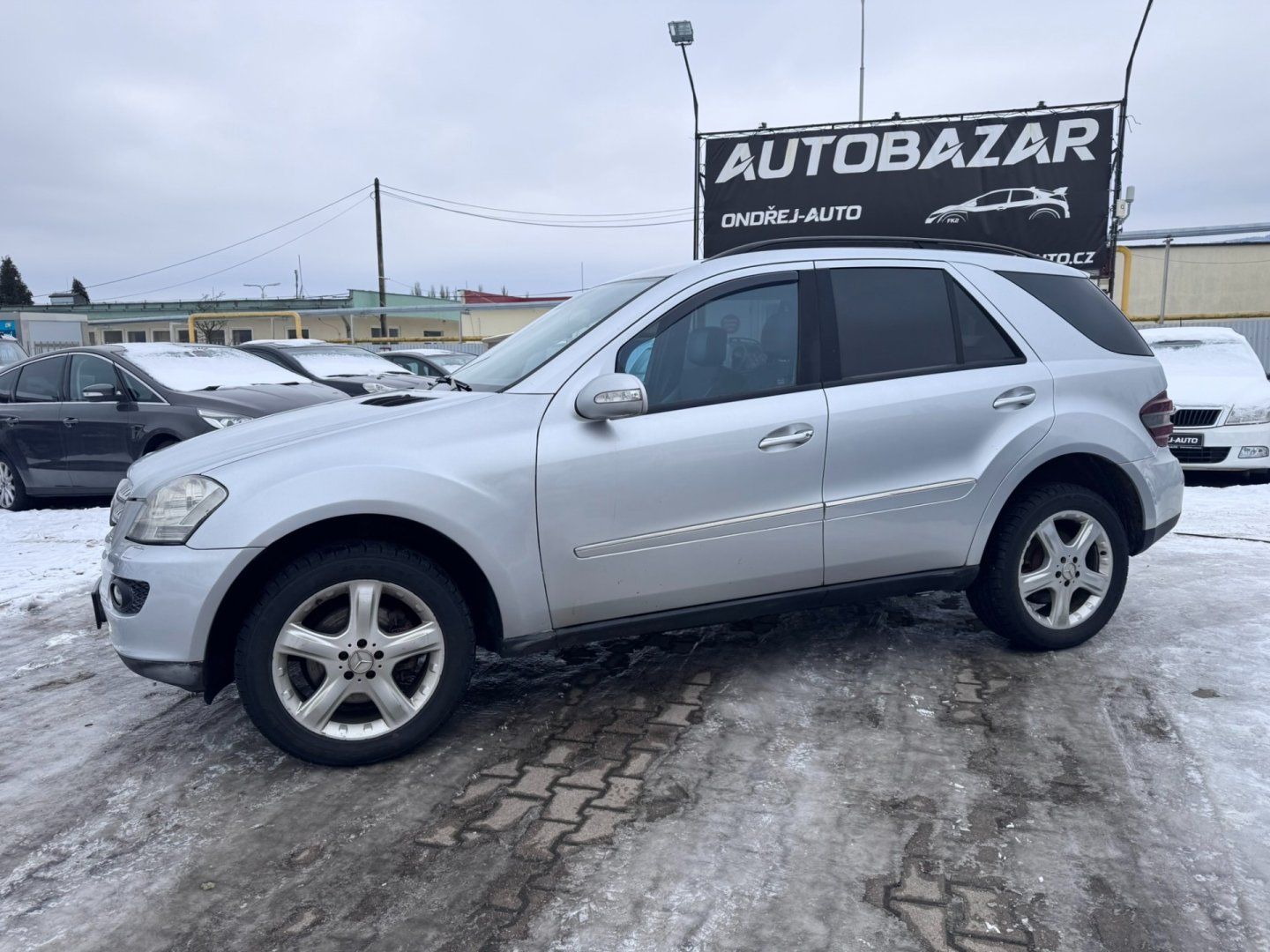 Mercedes-Benz Třídy M, ML 320 3,0D V6 165KW ČR - fotka 4