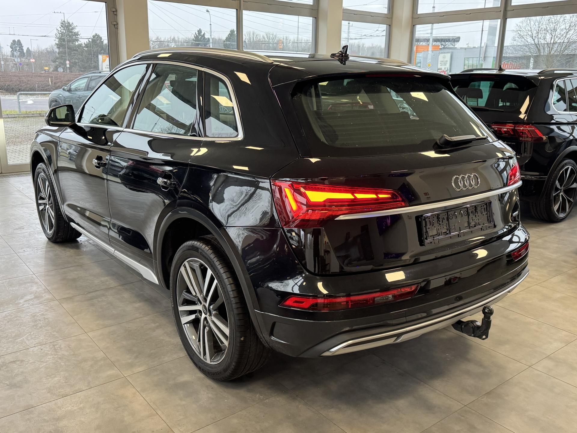 Audi Q5, 40TFSI 4x4 Advanced Tažné LED - fotka 5
