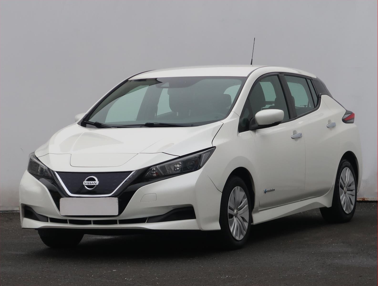 Nissan LEAF, 40 kWh, SoH 87%, Automat - fotka 2