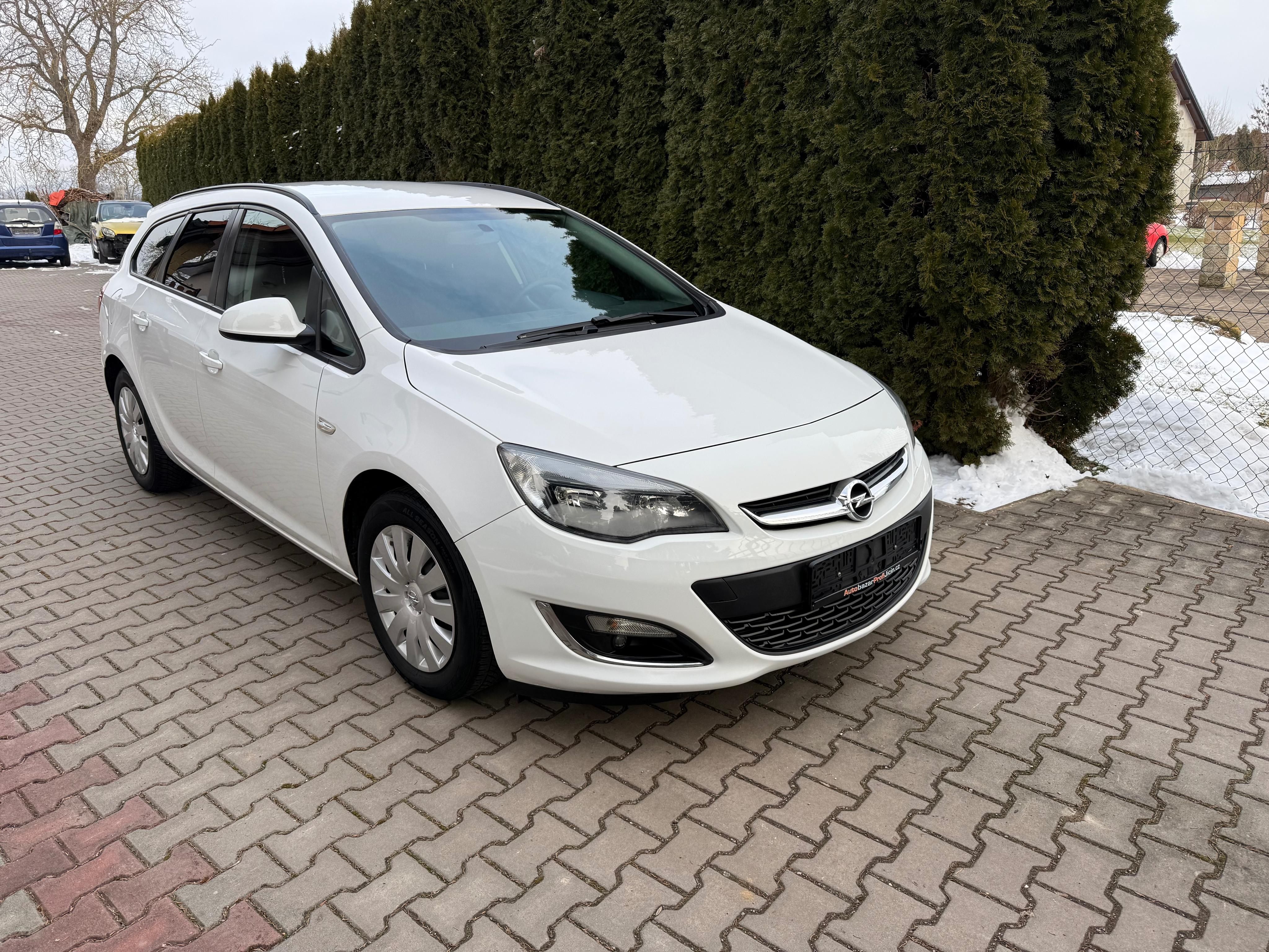 Opel Astra, Sports 1,3CDTi /70kw Tažné - fotka 3