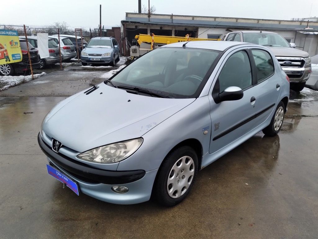 Peugeot 206, 1.1 5dv. ČR, 2.MAJITEL - fotka 3