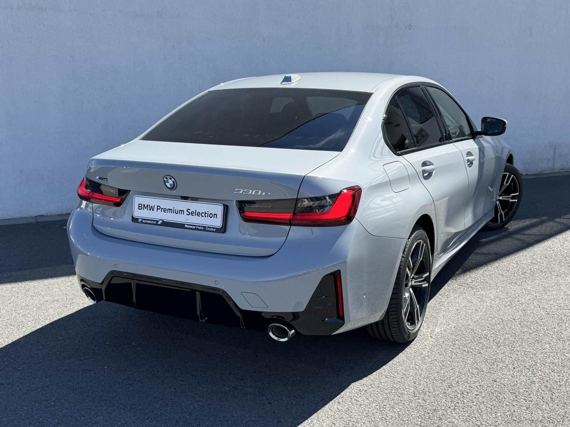 BMW Řada 3, 330e xDrive Sedan - fotka 2