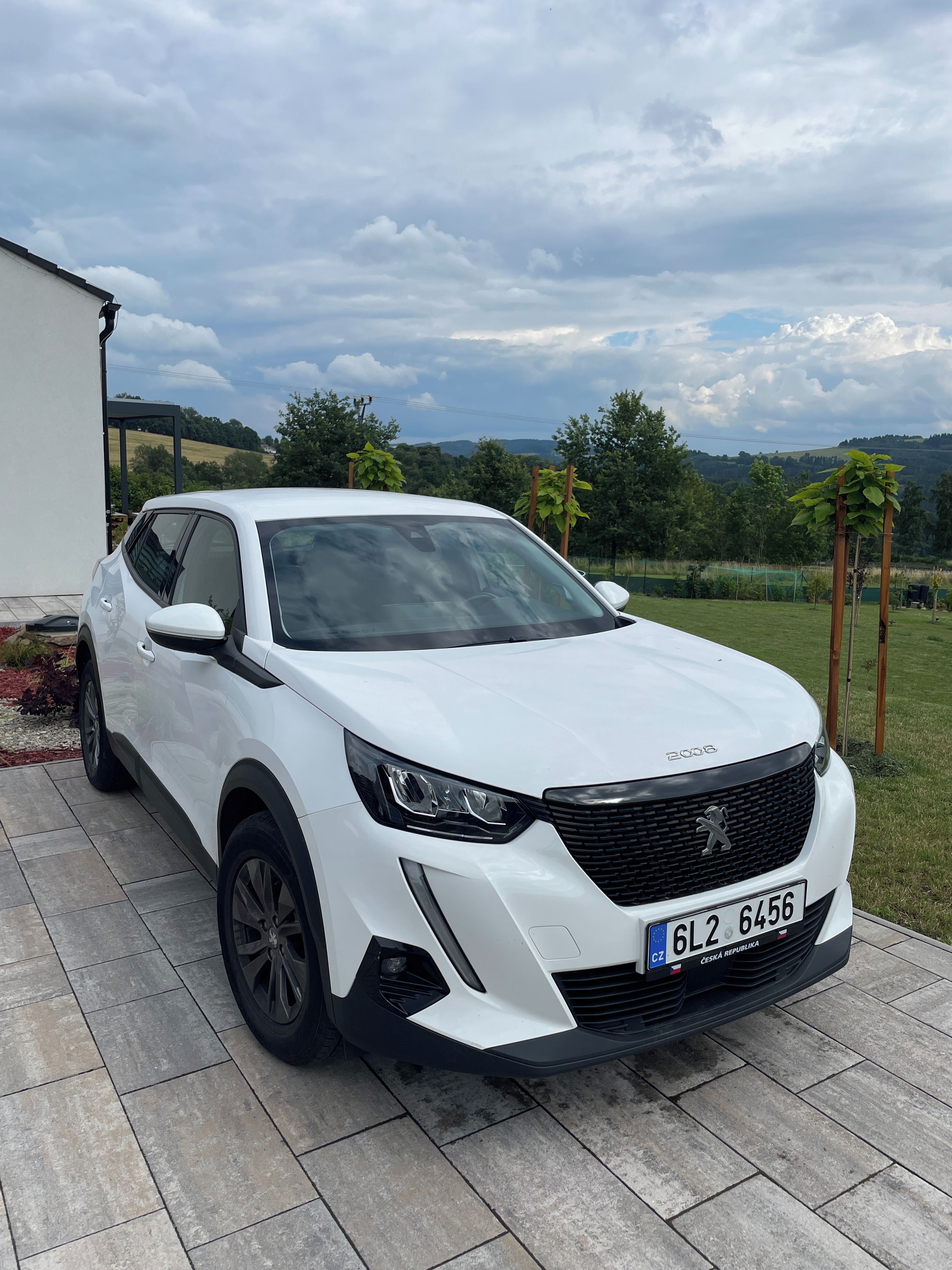 Peugeot 2008, 96 kW, dvě sady alu kol, tažné - fotka 2
