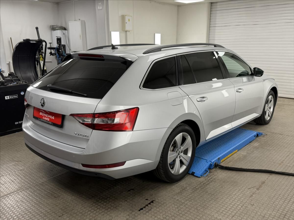 Škoda Superb, 2,0 TDI ČR DSG NAVI CARPLAY - fotka 6