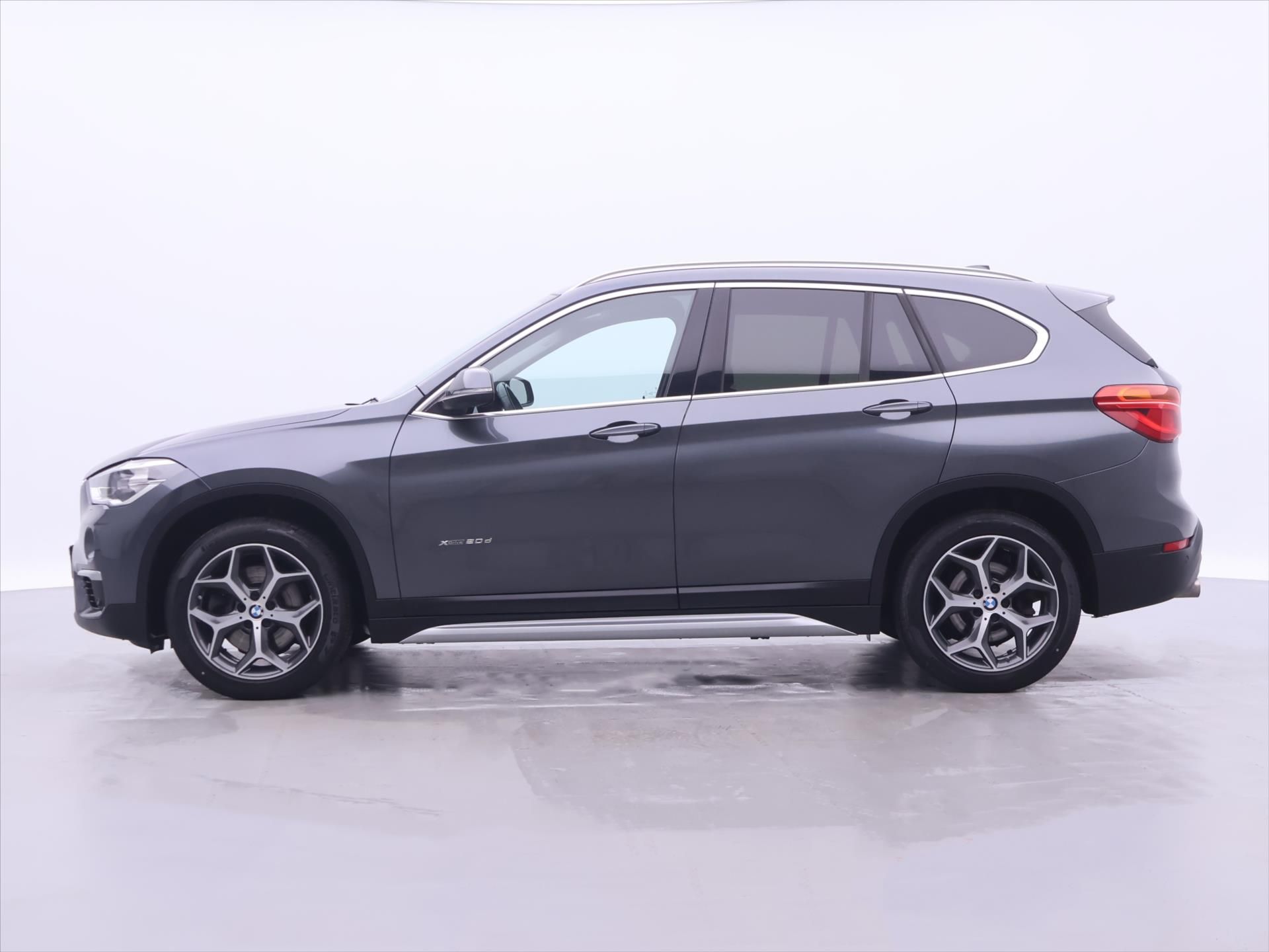 BMW X1, 2,0 20d 140kW xDrive xLine CZ - fotka 4