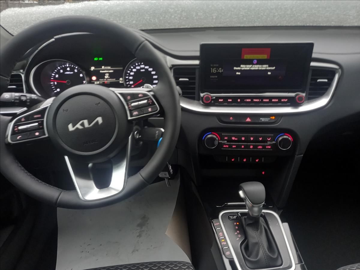 Kia XCee´d, 1,6 T-GDi 7DCT EXCLUSIVE - fotka 6