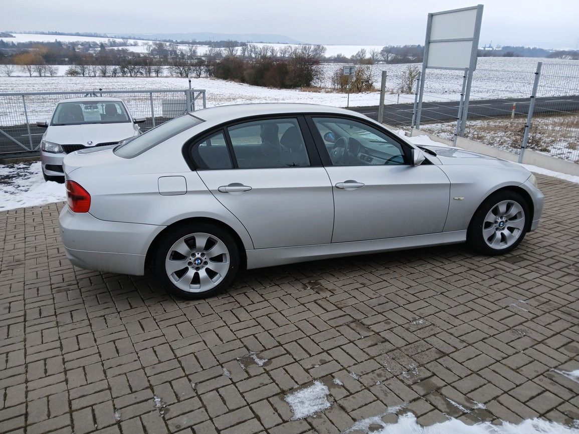 BMW Řada 3, 320d - fotka 6