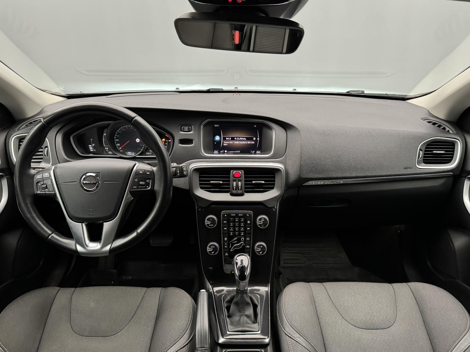 Volvo V40, CC MOMENTUM AUT - fotka 2