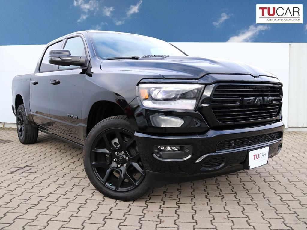 RAM 1500, Laramie 5.7 V8 HEMI E-Torque - fotka 3
