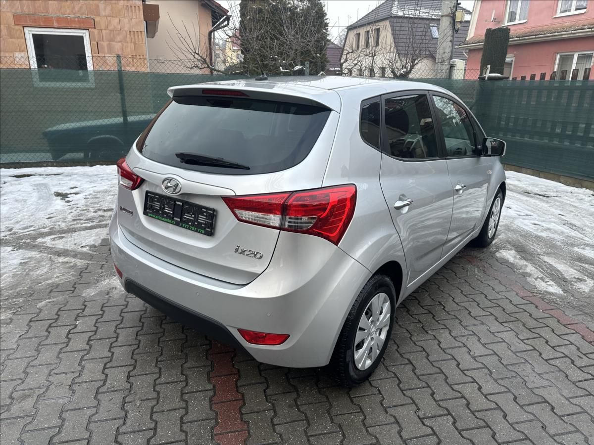 Hyundai ix20, 1,6 AUTOMAT 1.majitel - fotka 3