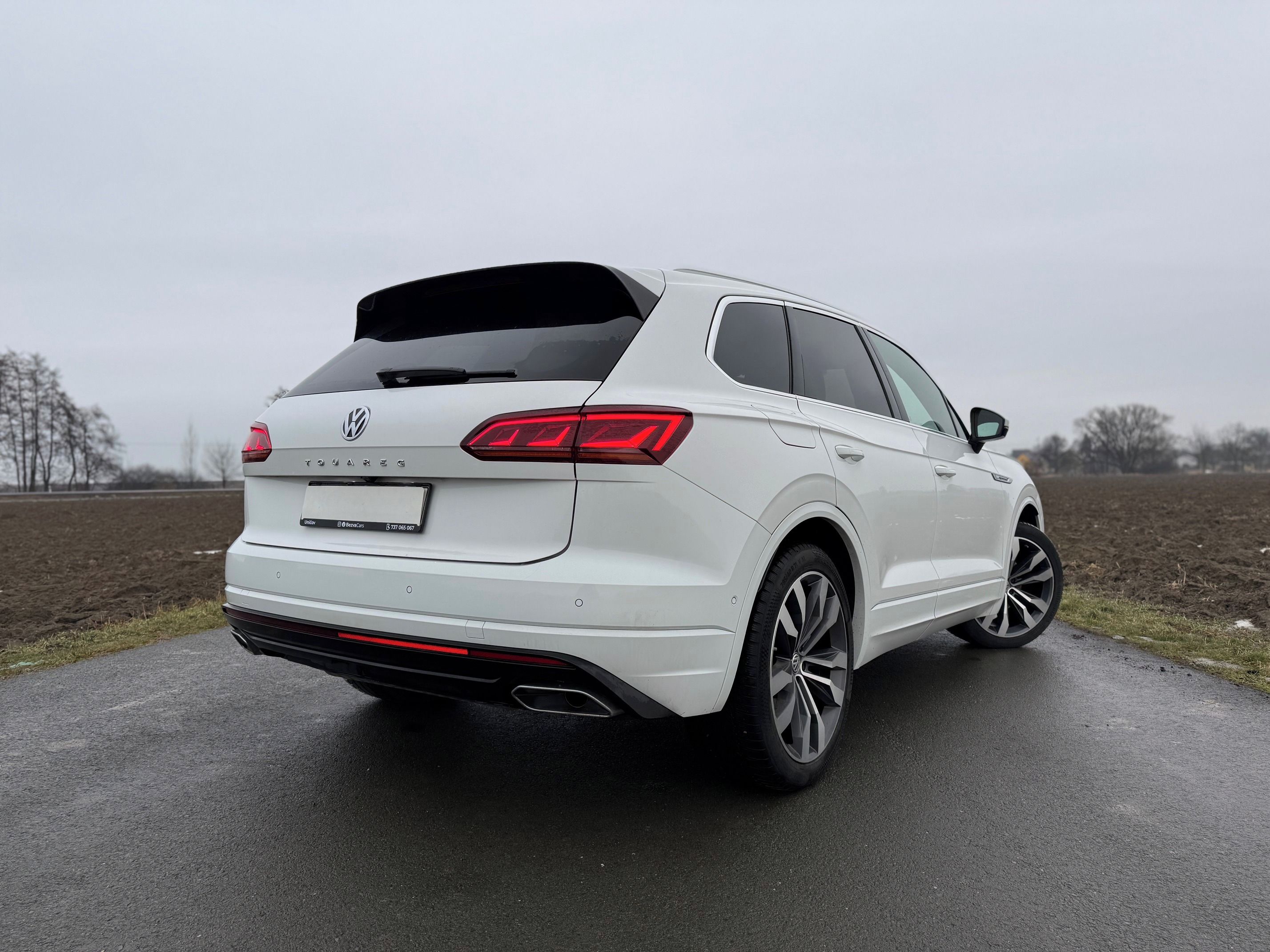 Volkswagen Touareg, 3.0TDI R-line WEBASTO, VZDUCH - fotka 3