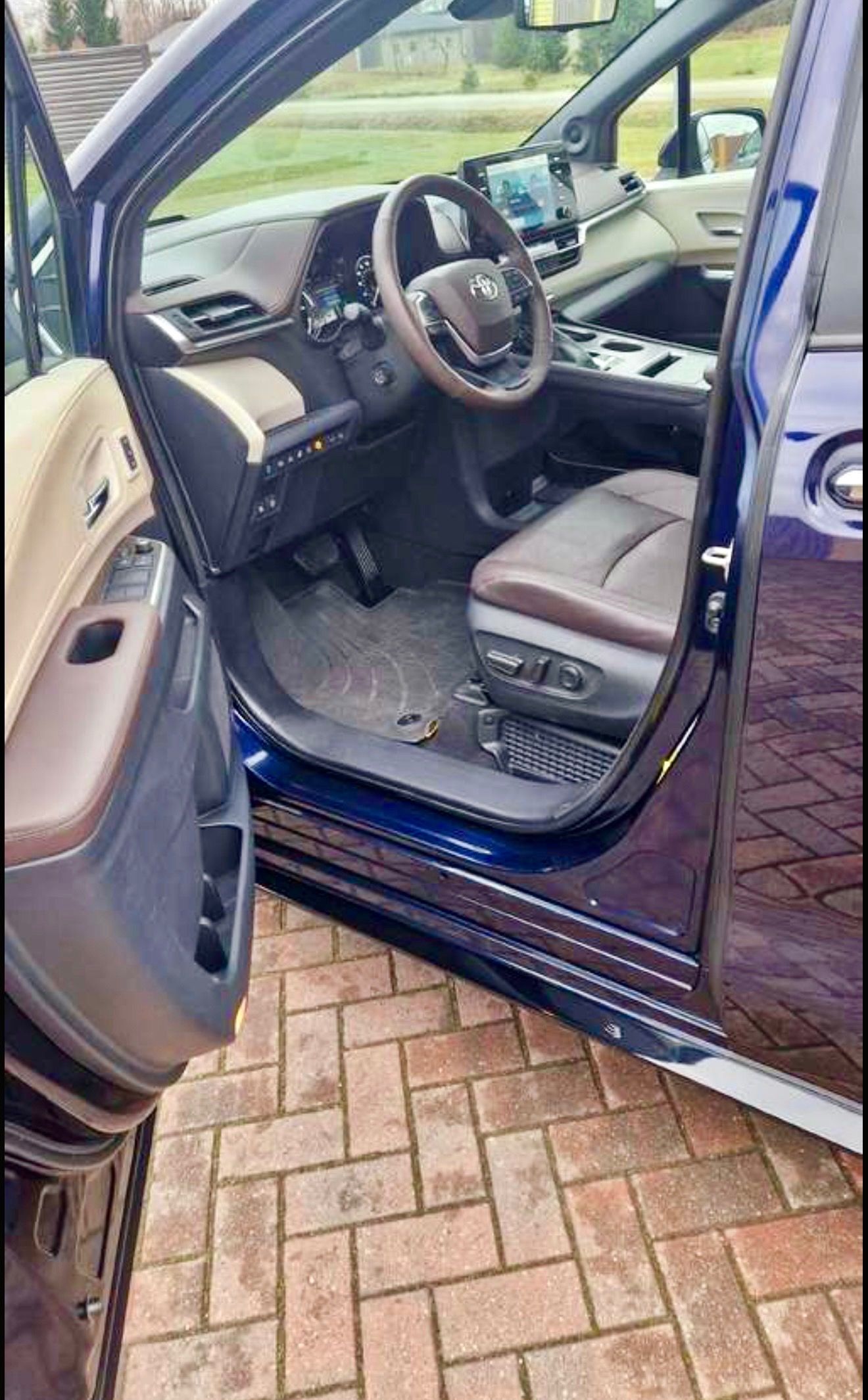 Toyota Sienna, 2.5L Platinum 4x4 Full Full - fotka 6