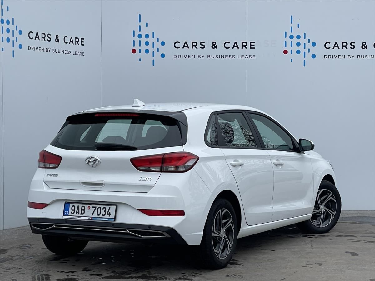 Hyundai i30, 1,5 CVVT Comfort PDC+AC - fotka 3