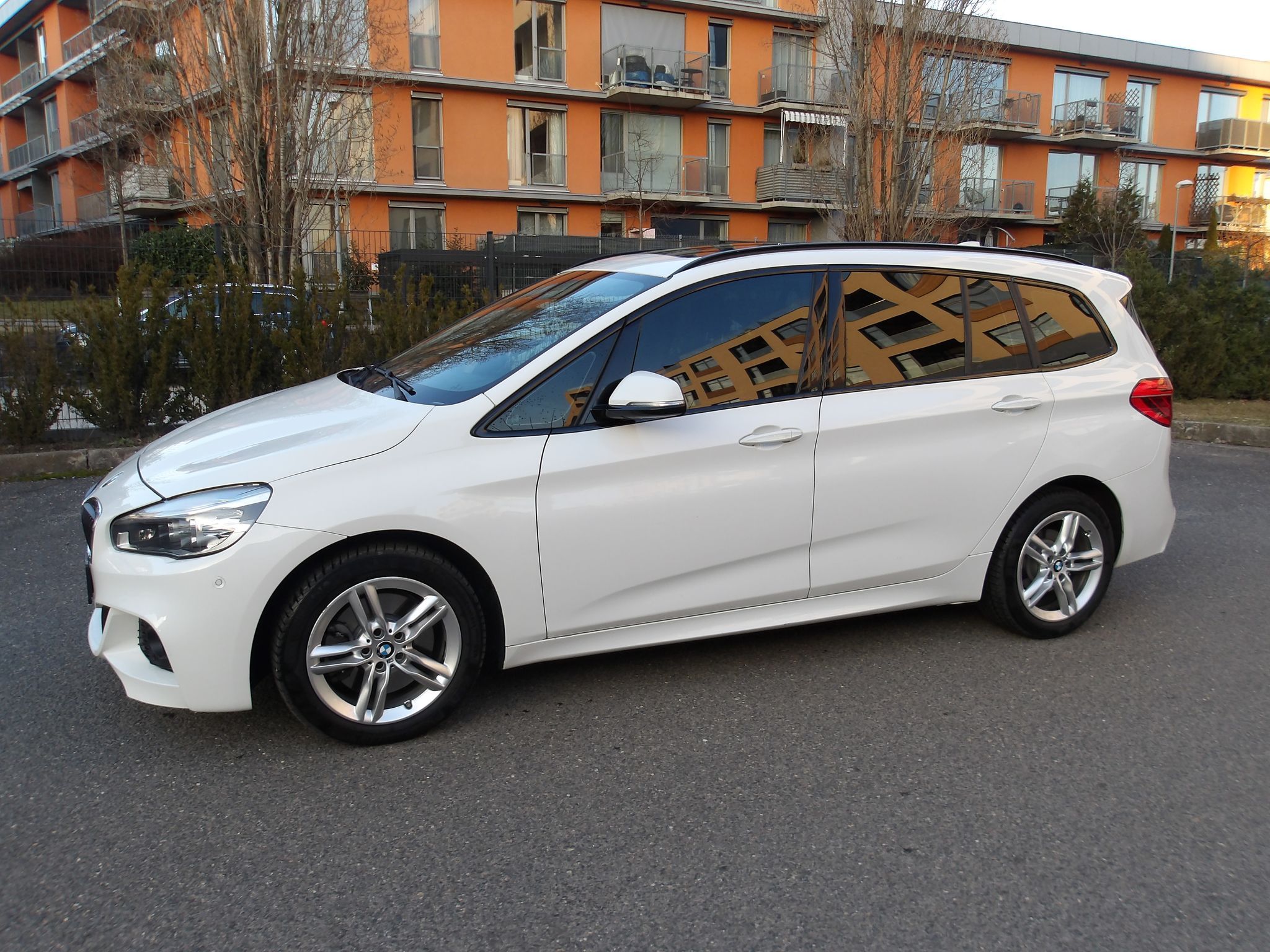 BMW Řada 2, 220i AUT.! 7MÍST Gran Tourer - fotka 2