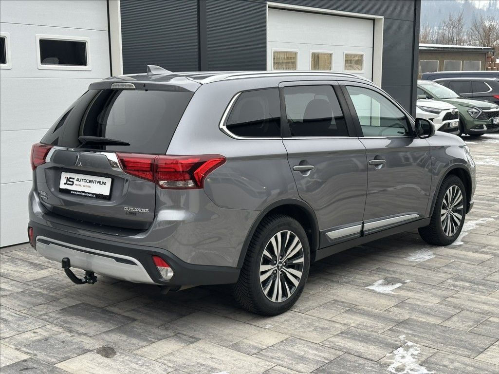 Mitsubishi Outlander, 2,0 150PS  Active A/T - fotka 5