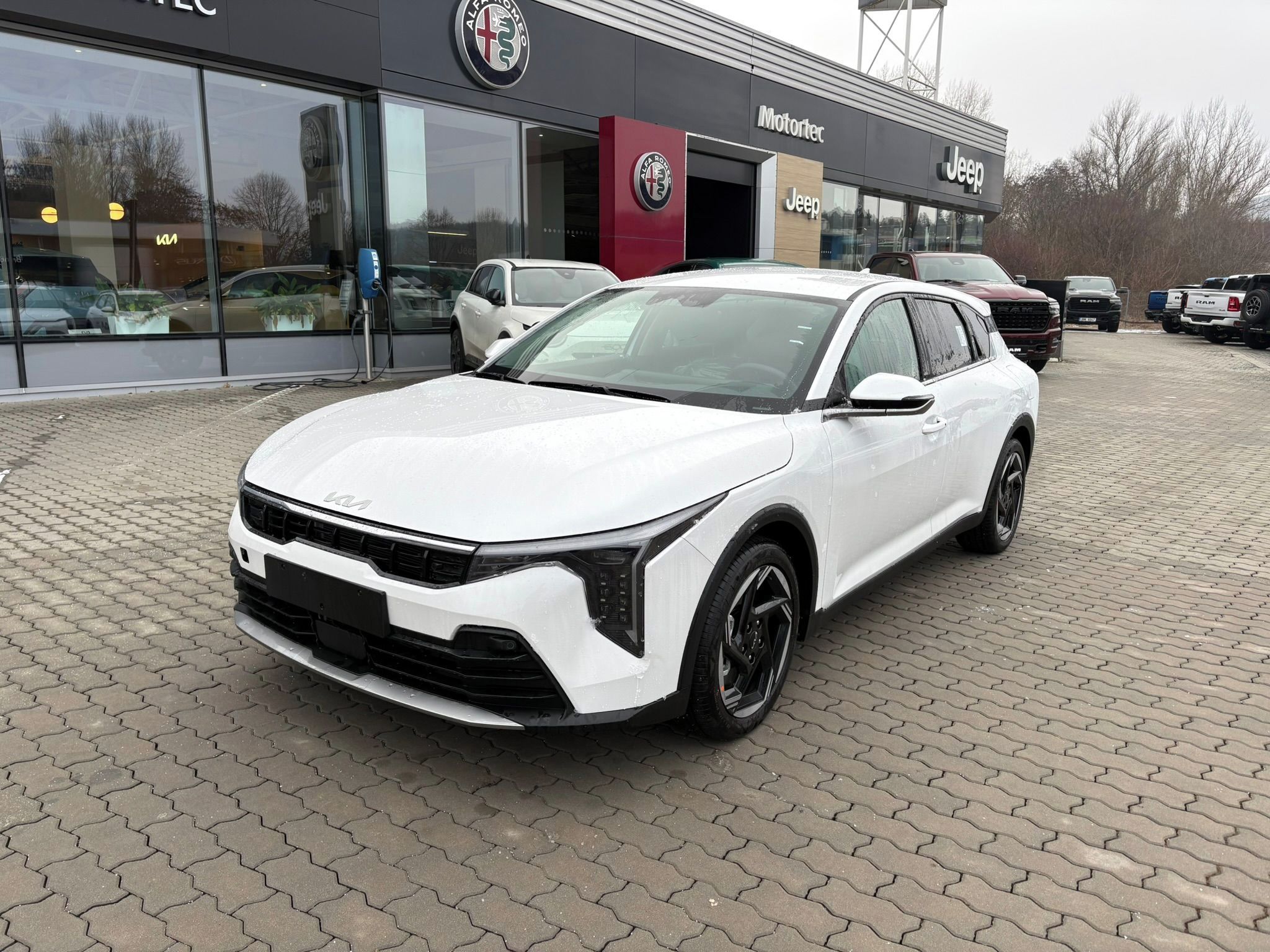 Kia K4, HB 1,6 T-GDi GPF 7DCT TOP 132 - fotka 3
