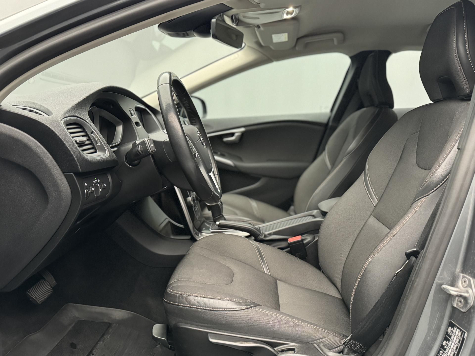 Volvo V40, CC MOMENTUM AUT - fotka 4