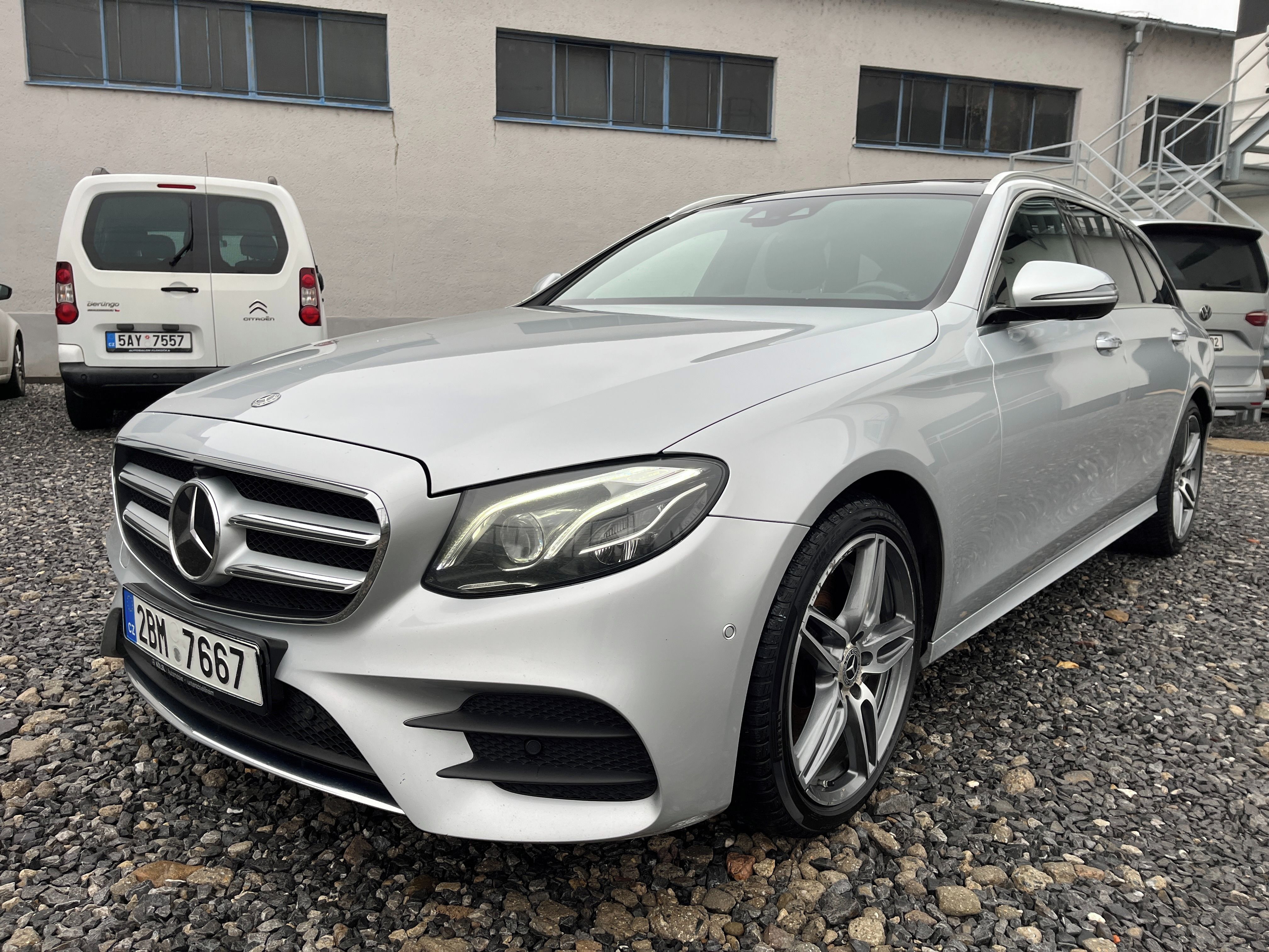 Mercedes-Benz Třídy E, E400D 4Matic AMG - fotka 5