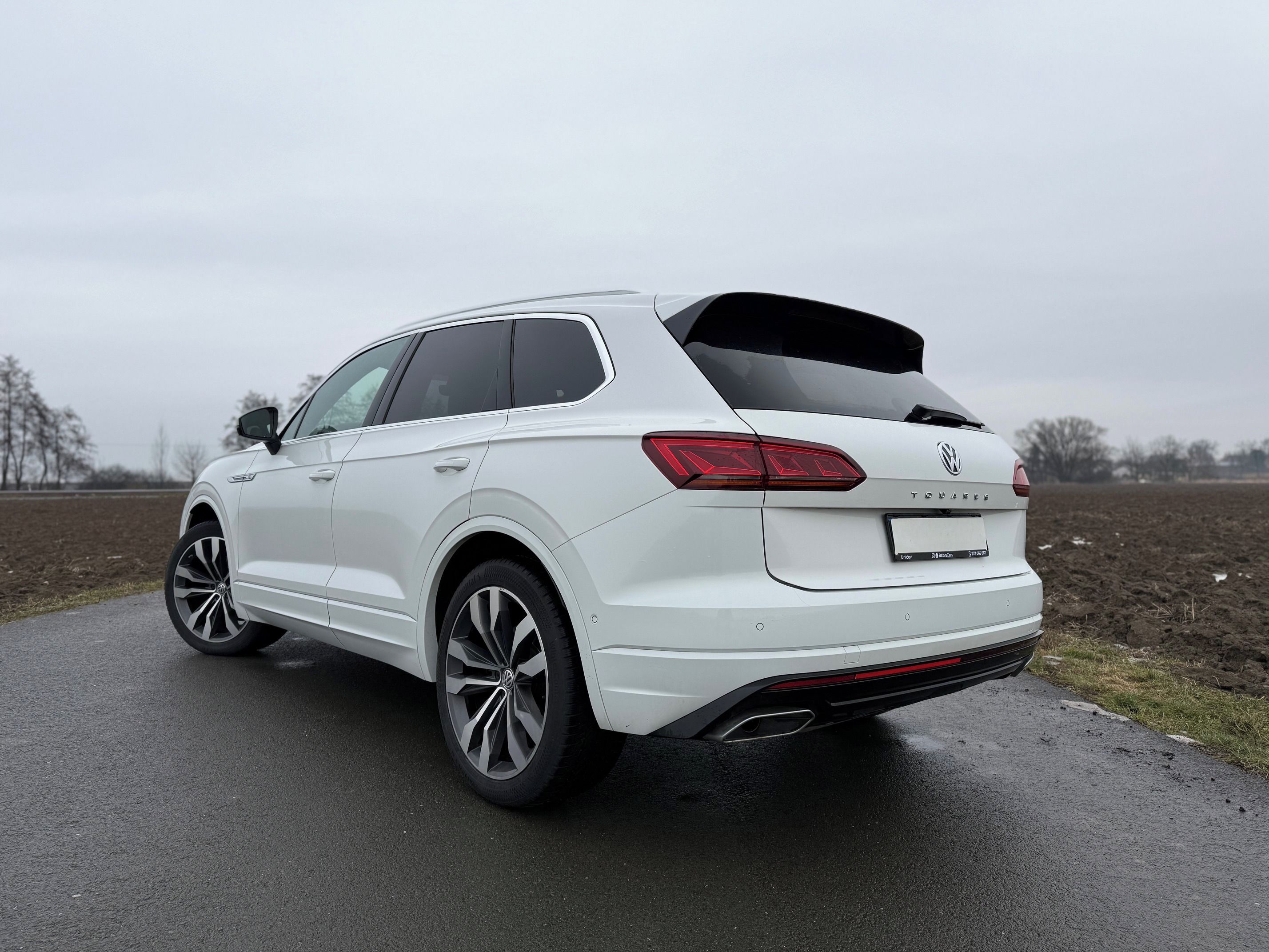 Volkswagen Touareg, 3.0TDI R-line WEBASTO, VZDUCH - fotka 4