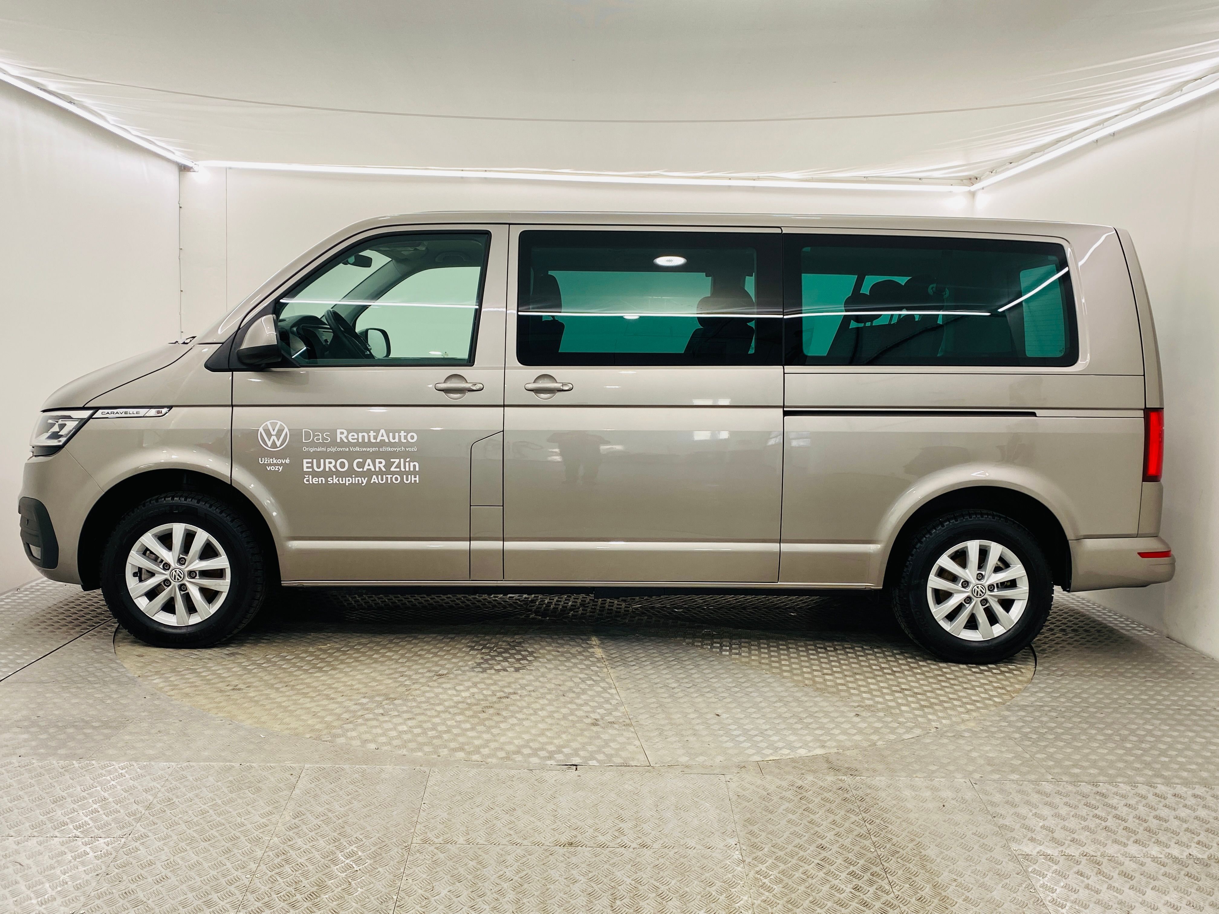 Volkswagen Caravelle, 2.0TDI 110kW DSG 8 Míst Long - fotka 3
