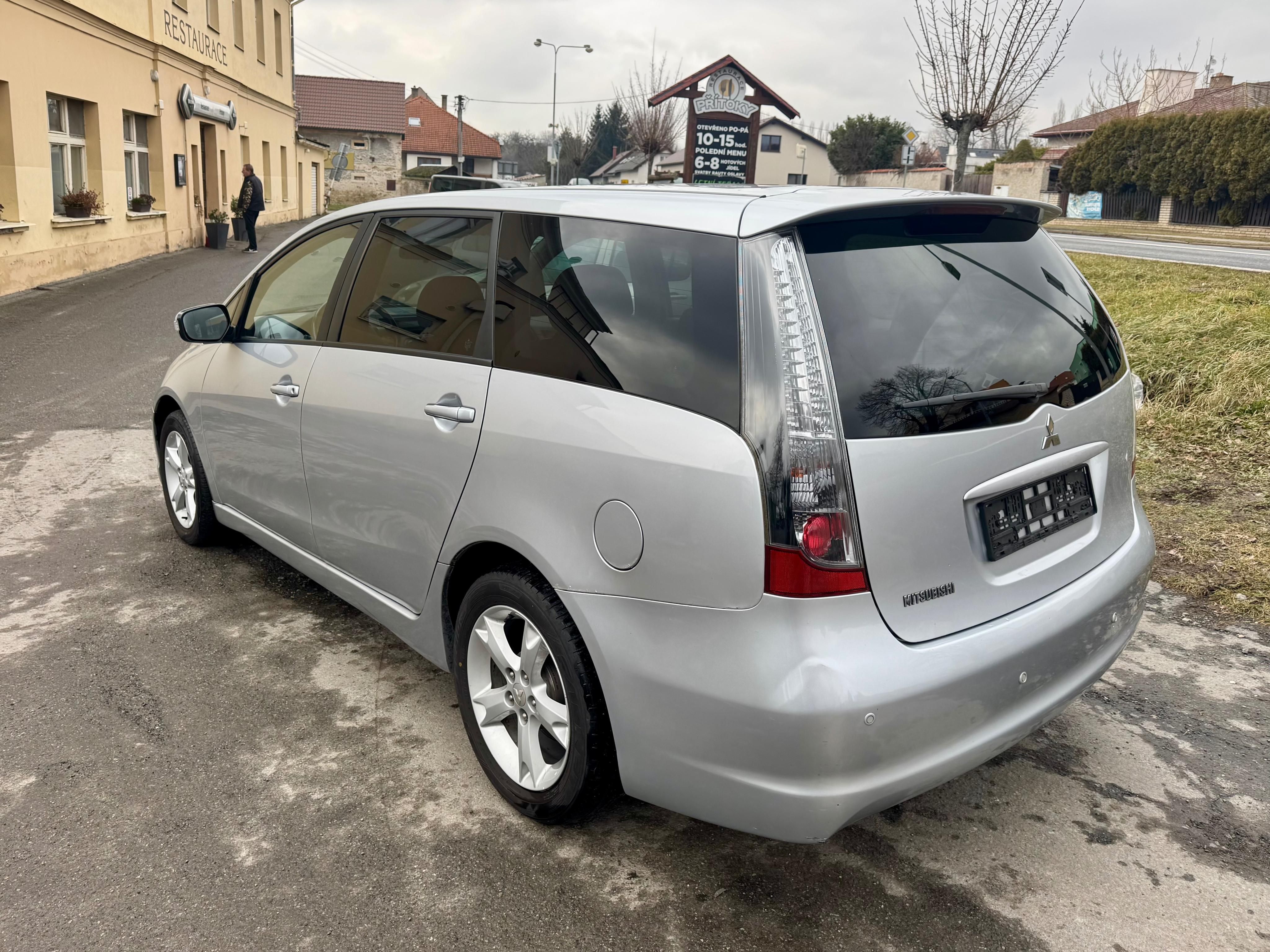 Mitsubishi Grandis, 2.4i 121kW.Klima.7míst - fotka 3