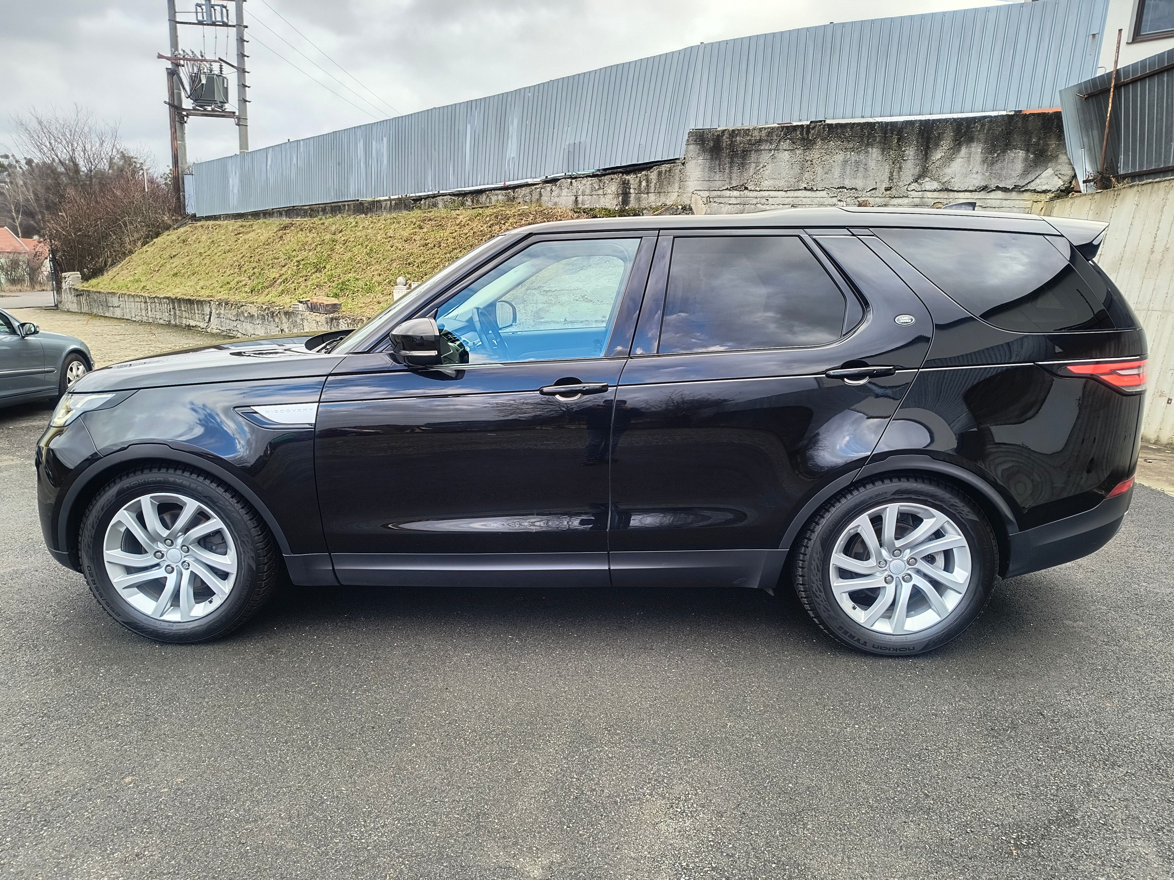 Land Rover Discovery, 3.0 TD6 HSE AT 1.MAJ.ČR/VZDUCH - fotka 3