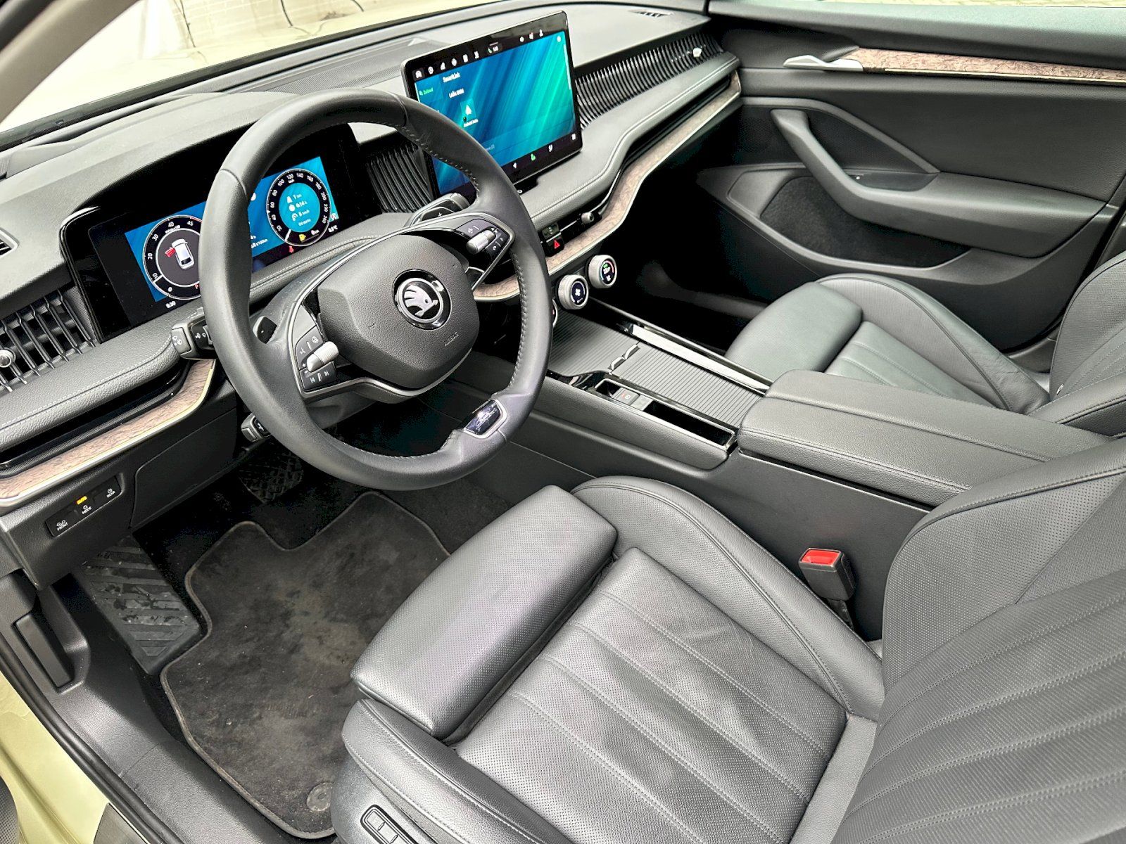 Škoda Superb, 2.0 TDI 110kW L&K Combi DSG - fotka 6