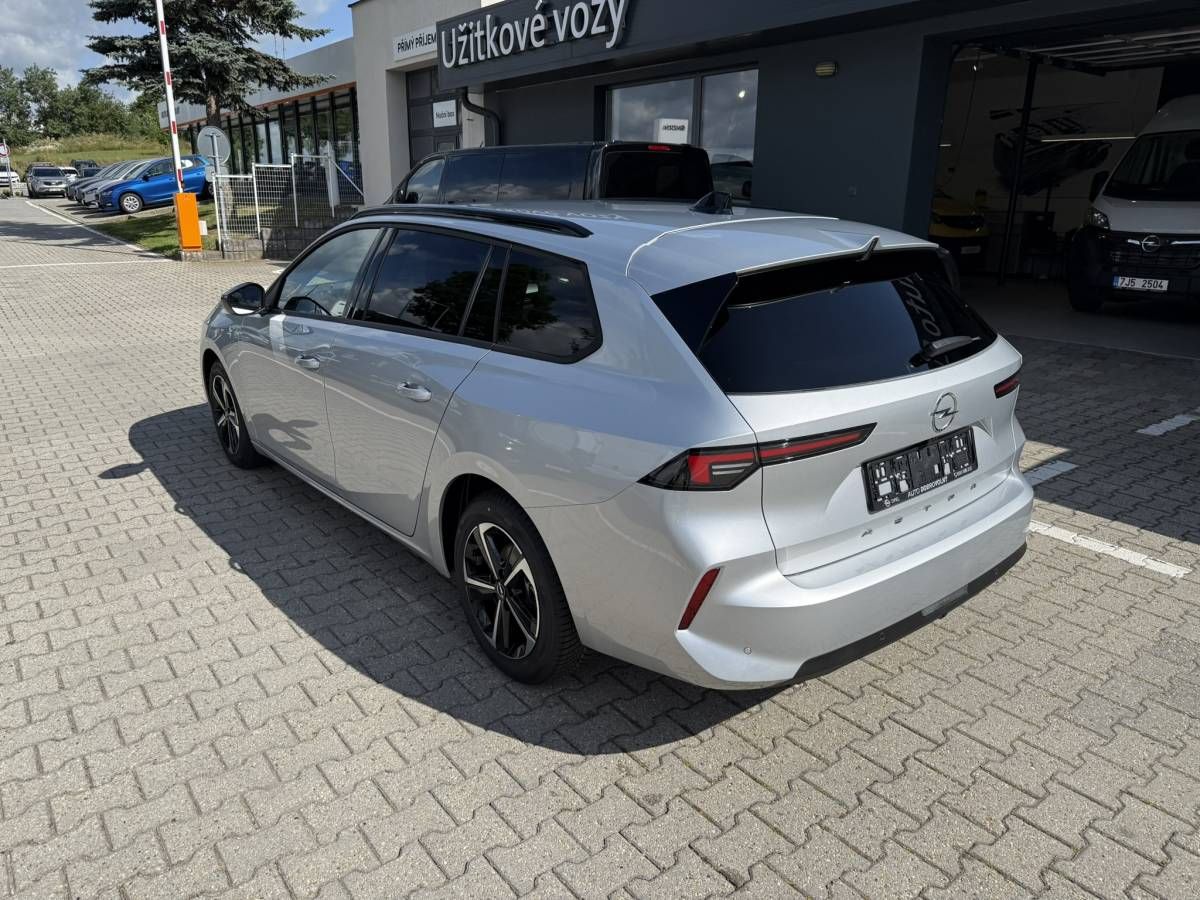Opel Astra, Edition ST 1.2 TURBO (96kW/130 - fotka 3