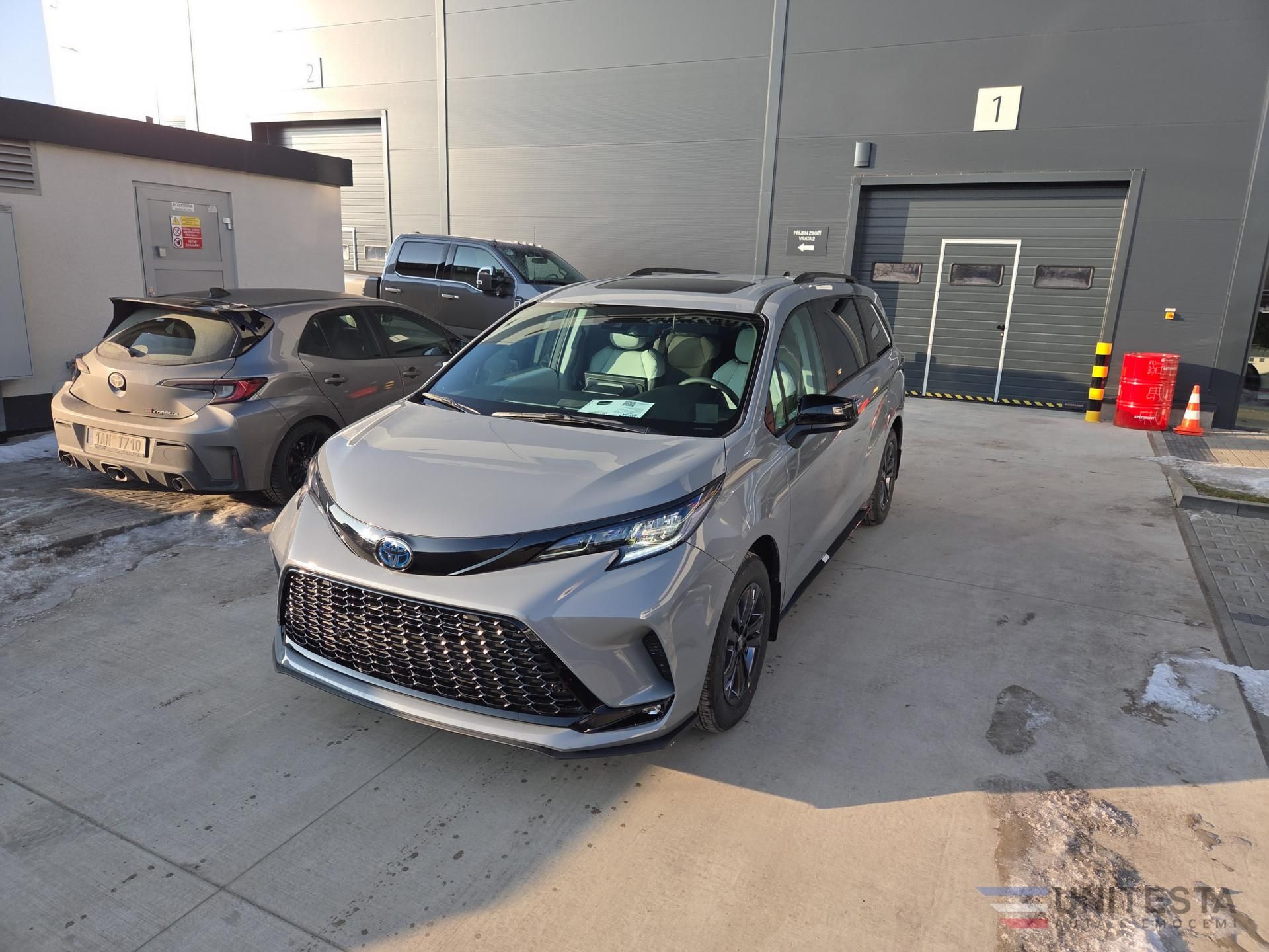 Toyota Sienna, TOYOTA SIENNA XSE HYBRID 7 pas - fotka 6