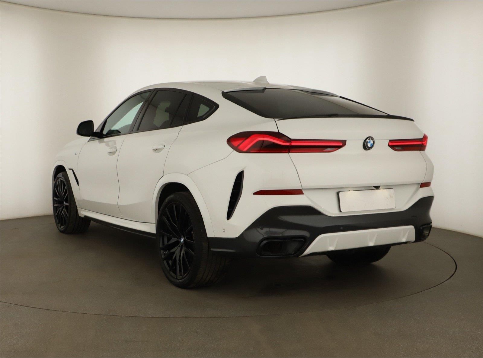 BMW X6, xDrive40i, ACC, Výhřev, Kamera - fotka 3