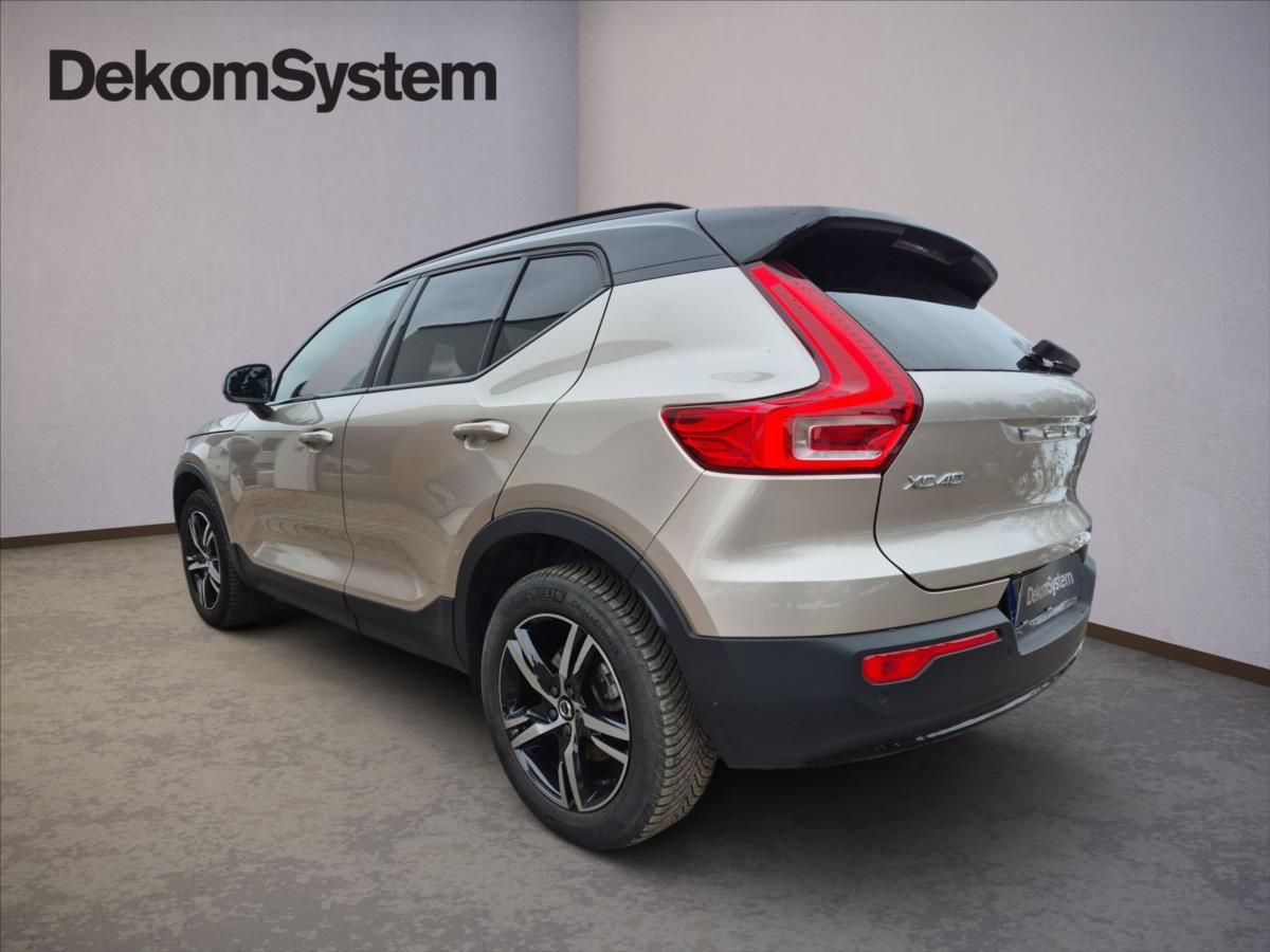 Volvo XC40, 2,0 B3 Plus Dark - fotka 4