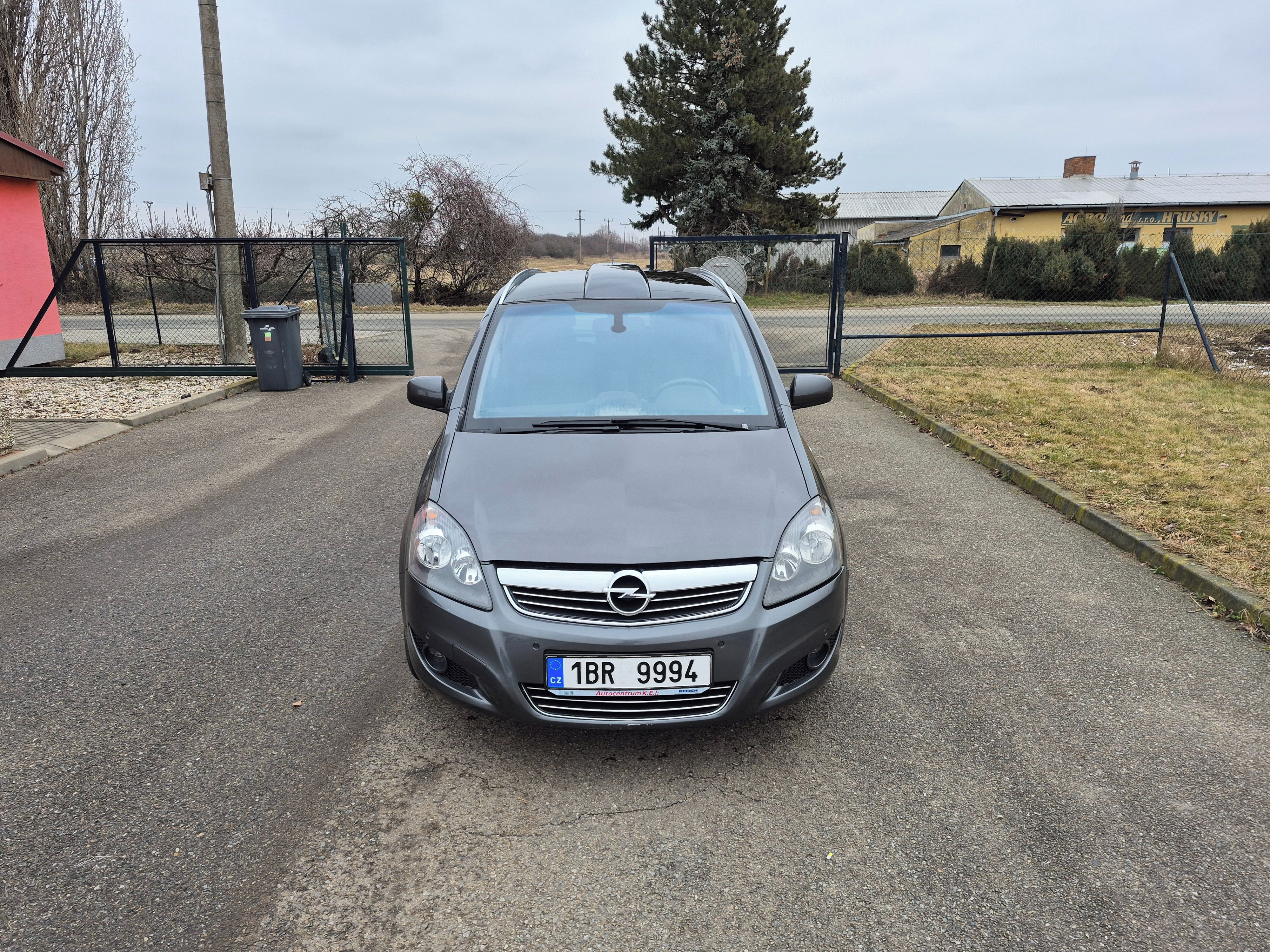 Opel Zafira, 1,7CDTI, 92kW, 7-míst - fotka 2