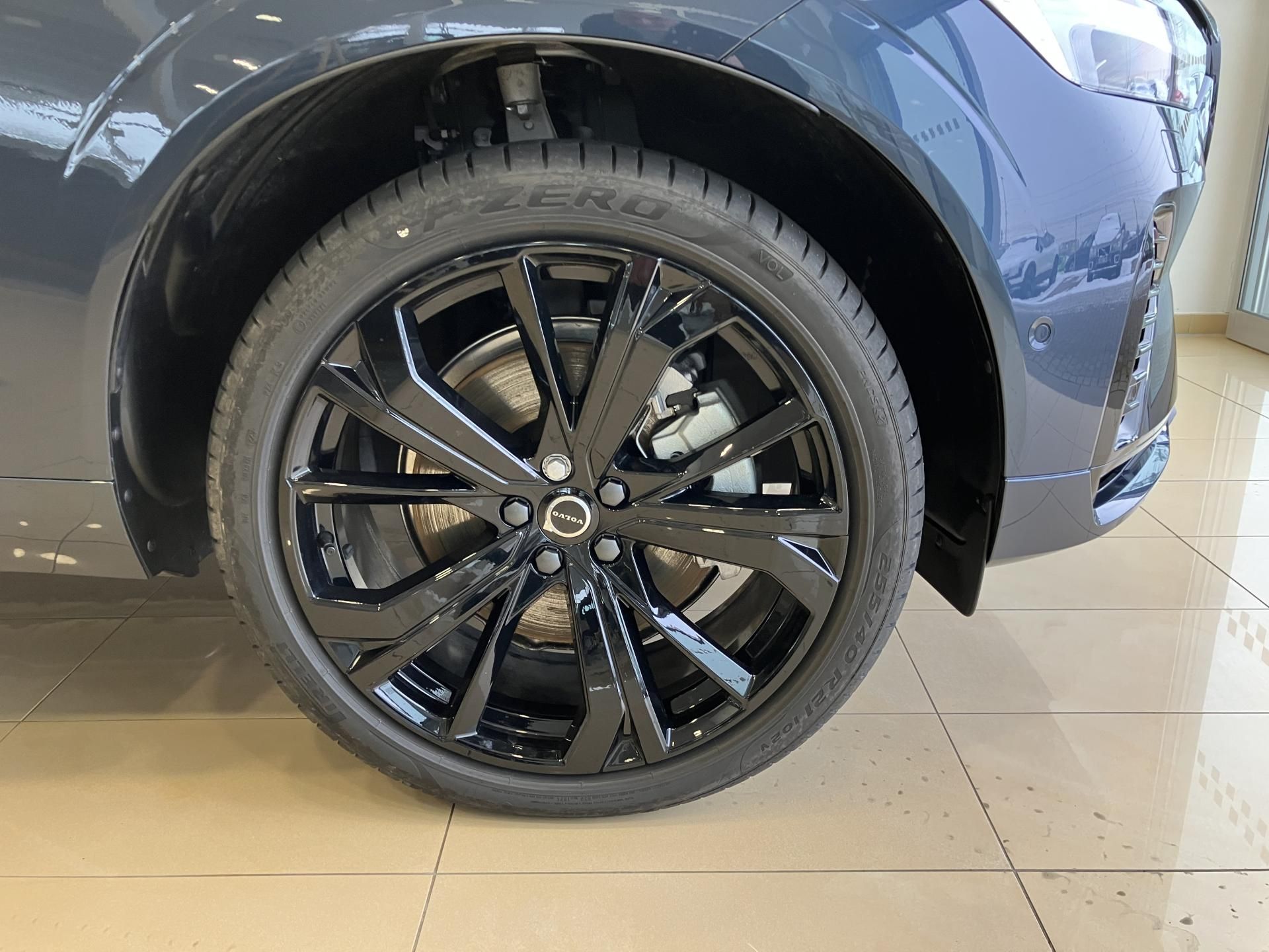 Volvo XC60, T6 eAWD Black Edition Plus AT8 - fotka 5