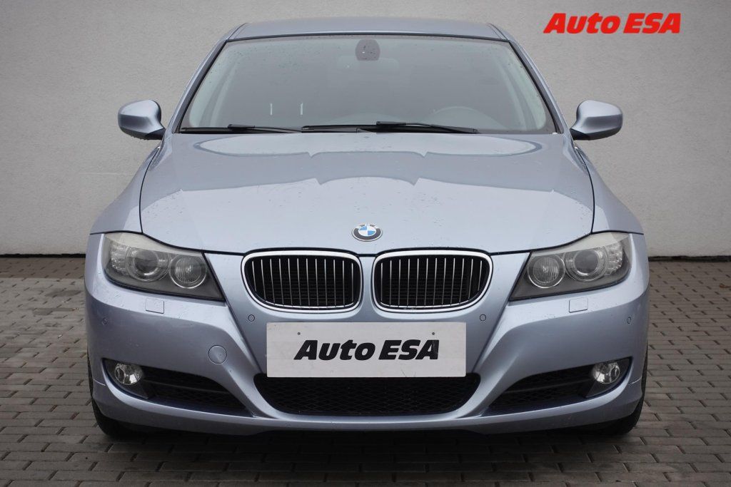 BMW Řada 3, 3.0i 330 Xi,AT,navi,bixen - fotka 2