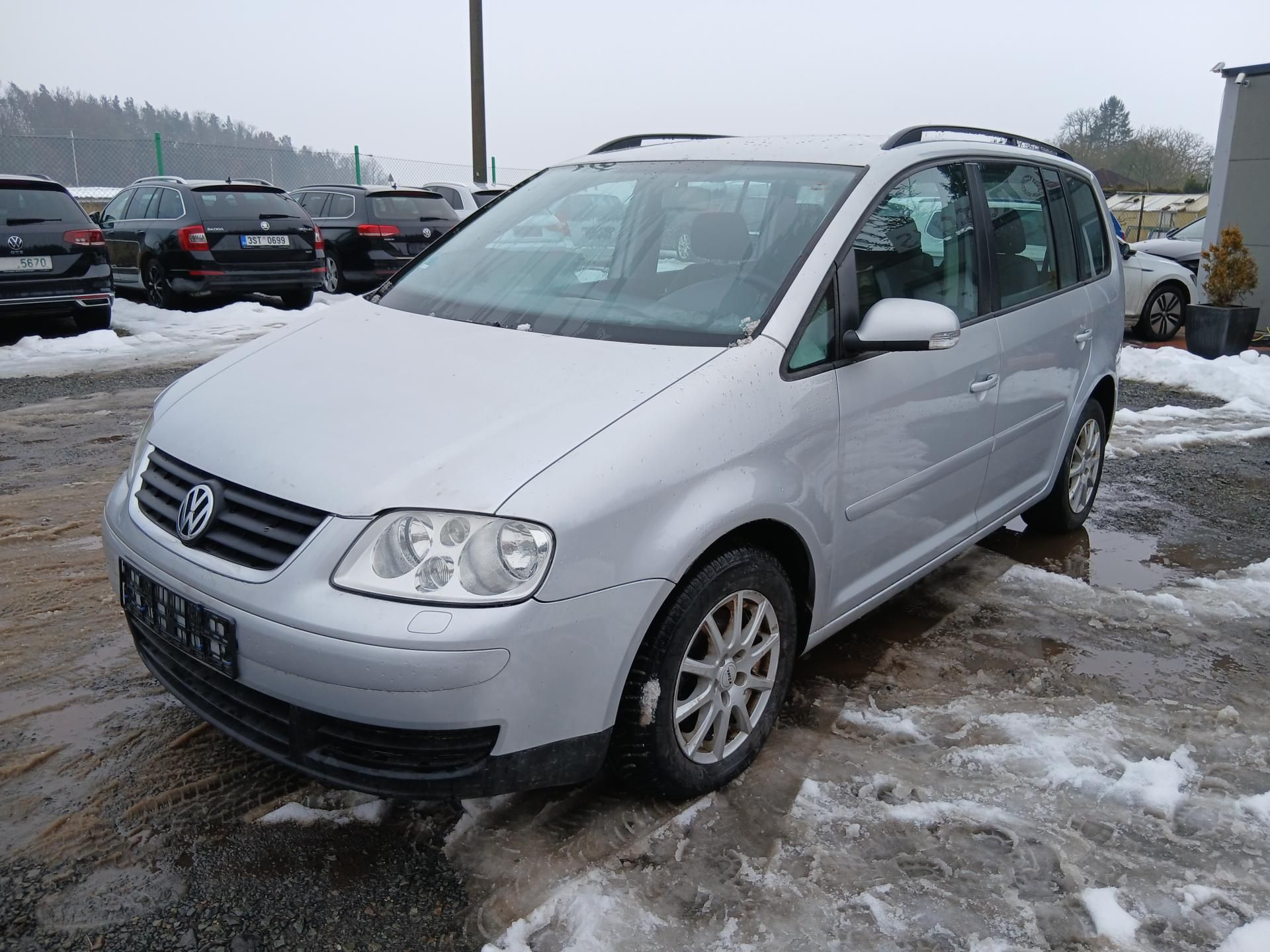 Volkswagen Touran, 1.6 FSI, ALU - fotka 2