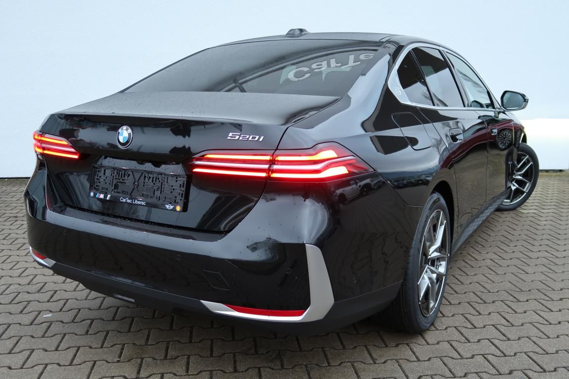 BMW Řada 5, 520i - fotka 3