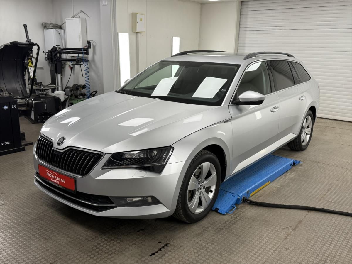 Škoda Superb, 2,0 TDI ČR DSG NAVI CARPLAY - fotka 3