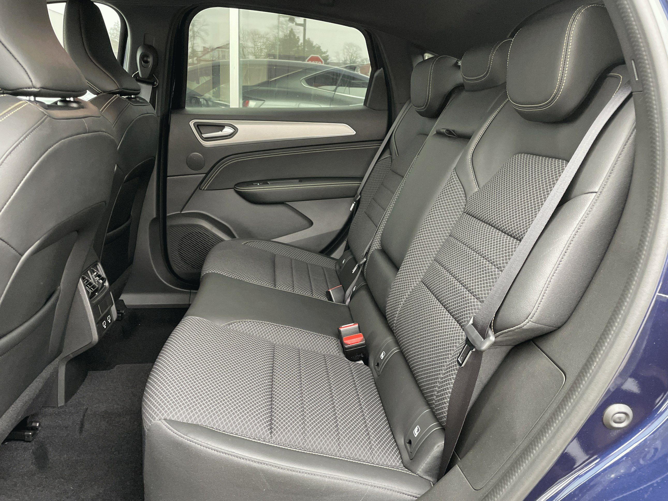 Renault Arkana, mild hybrid TCe 140 EDC Techno - fotka 6