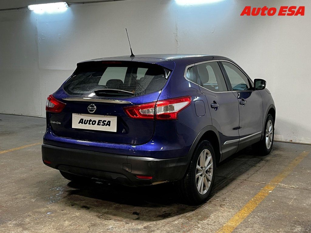 Nissan Qashqai, 1.2 DIG-T,ČR,AC,temp. - fotka 4