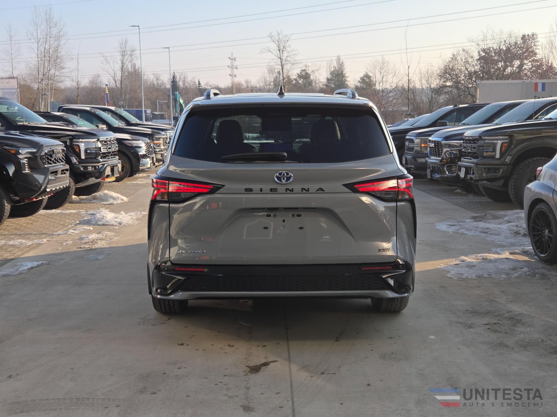 Toyota Sienna, TOYOTA SIENNA XSE HYBRID 7 pas - fotka 4
