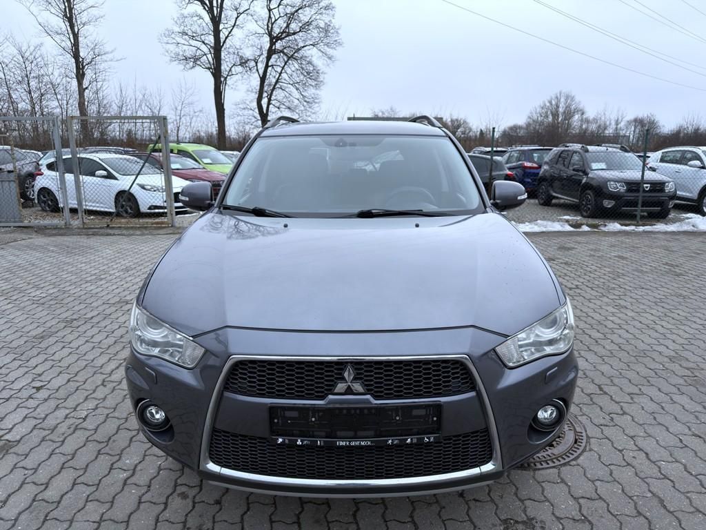 Mitsubishi Outlander, 2.2 DI-D 4x4 automat, navigace - fotka 2